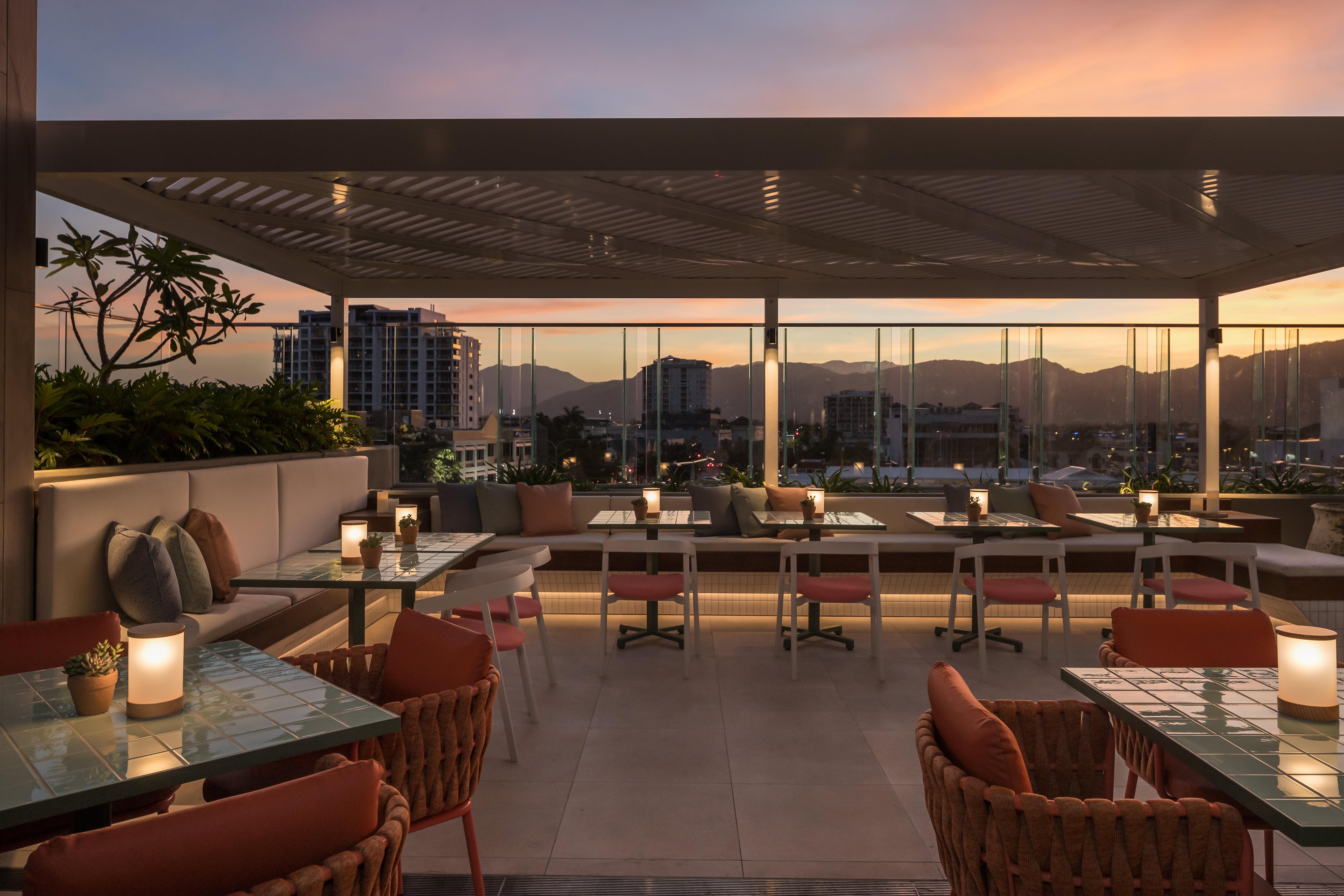 Crystalbrook Bailey Cairns Exterior foto The rooftop bar