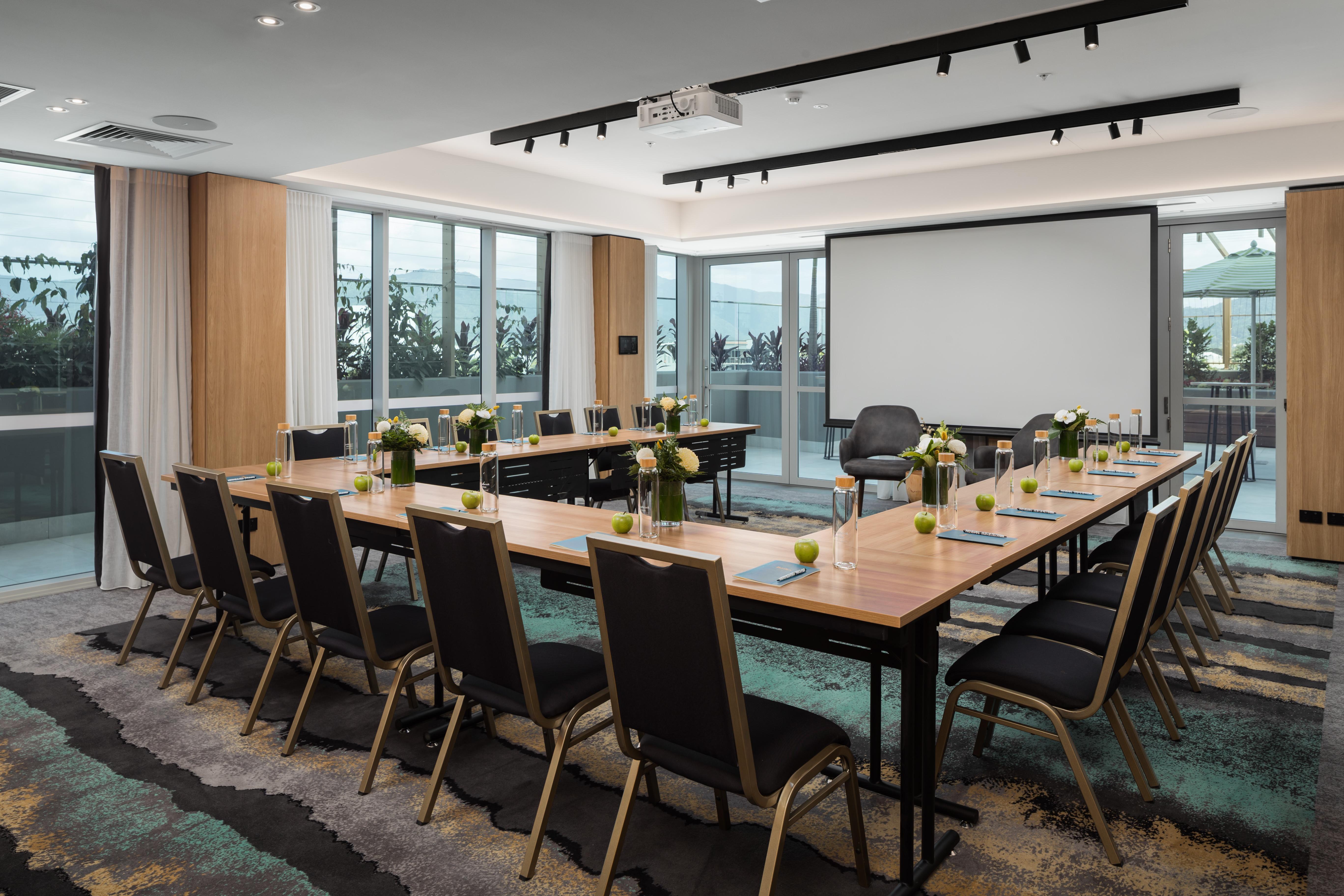 Crystalbrook Bailey Cairns Exterior foto Meeting room