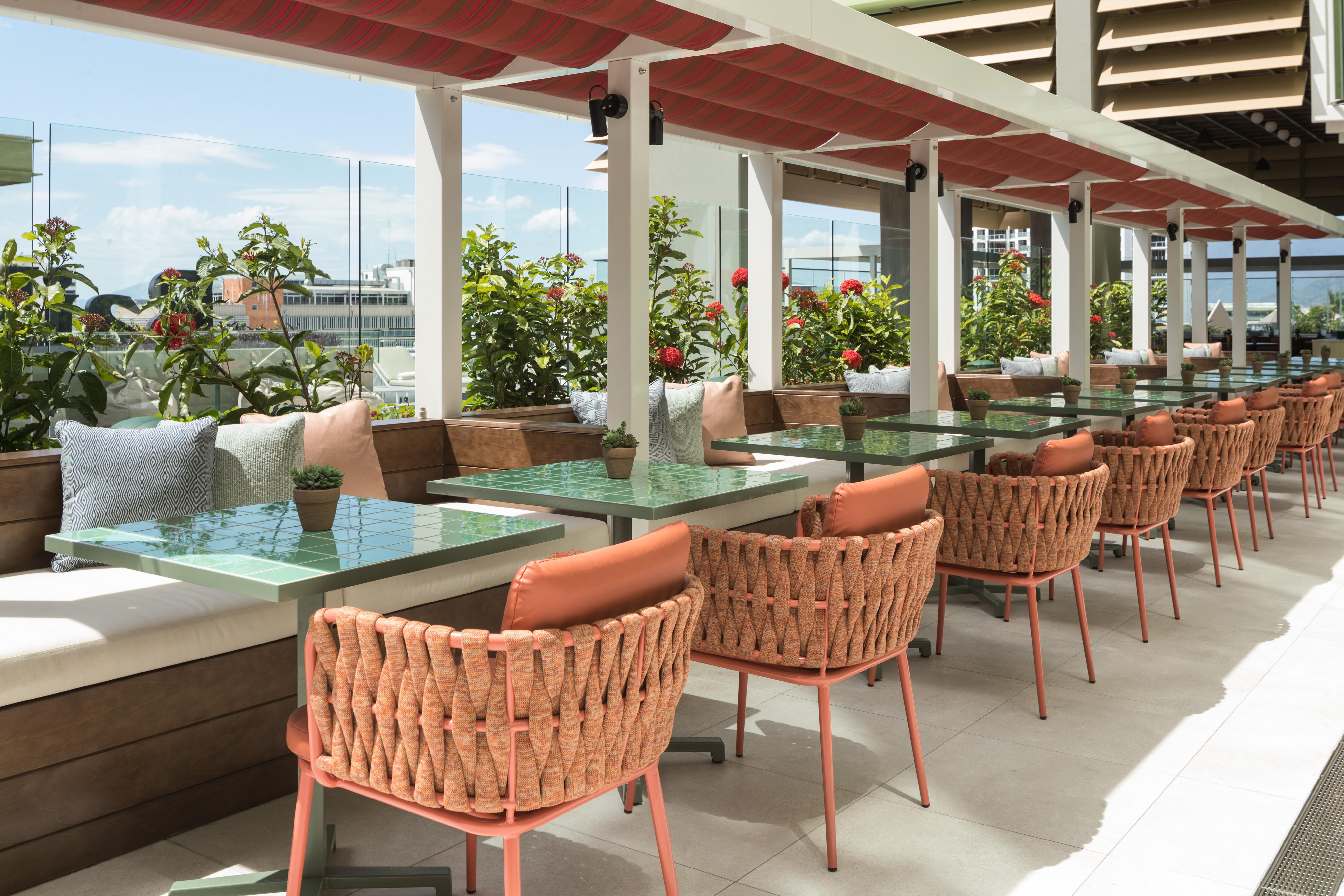 Crystalbrook Bailey Cairns Exterior foto The rooftop bar