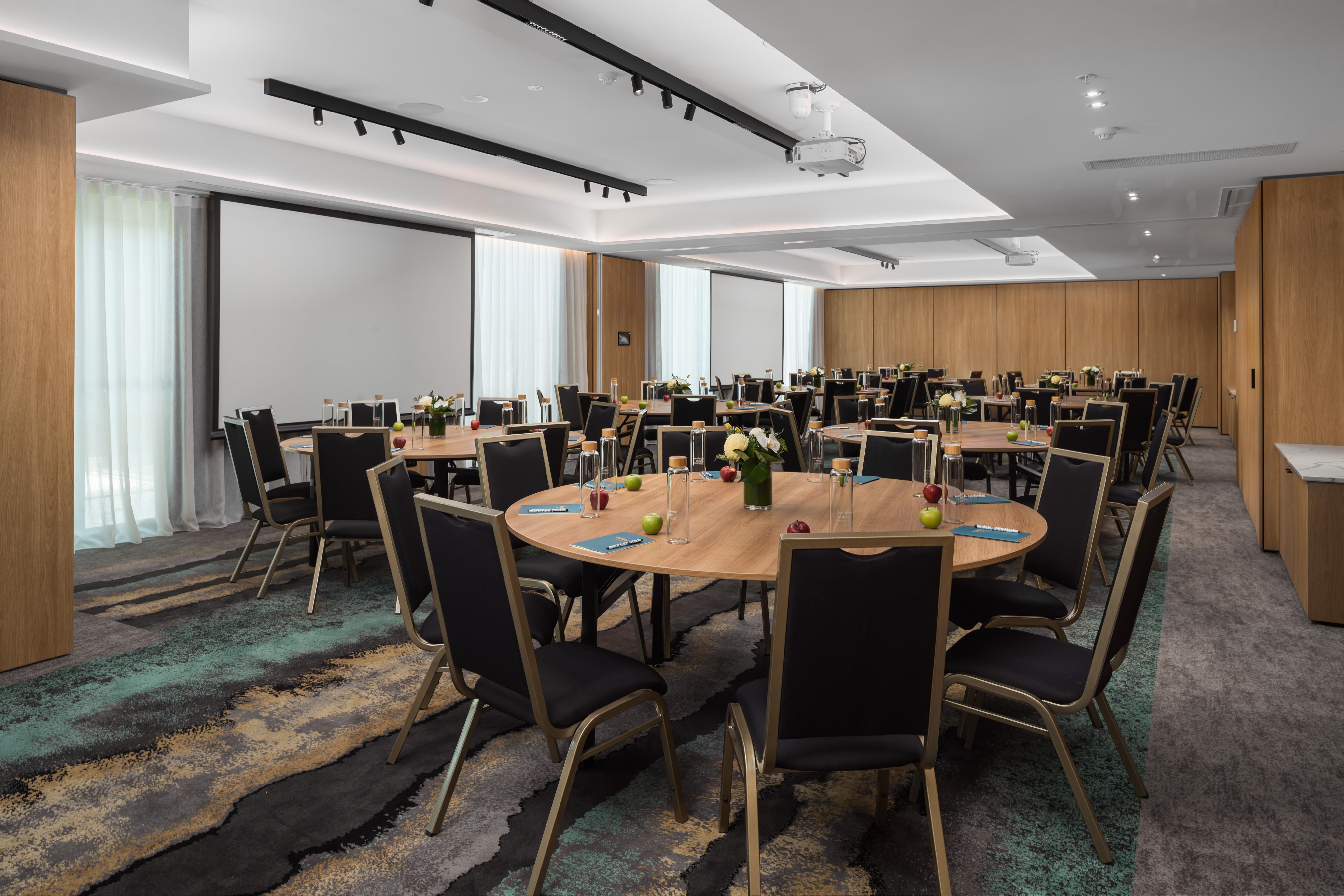 Crystalbrook Bailey Cairns Exterior foto Meeting room