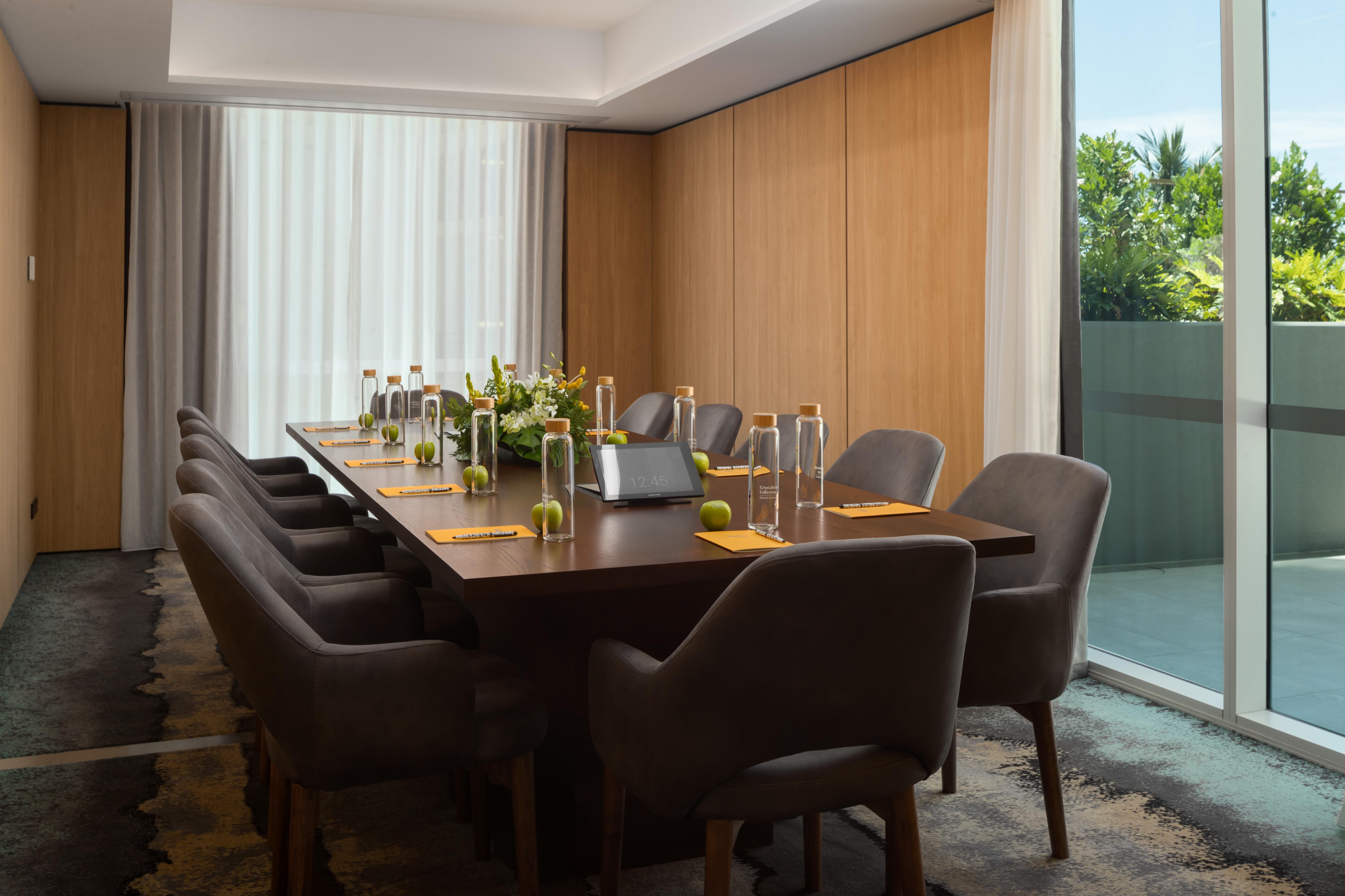 Crystalbrook Bailey Cairns Exterior foto Meeting room at the hotel