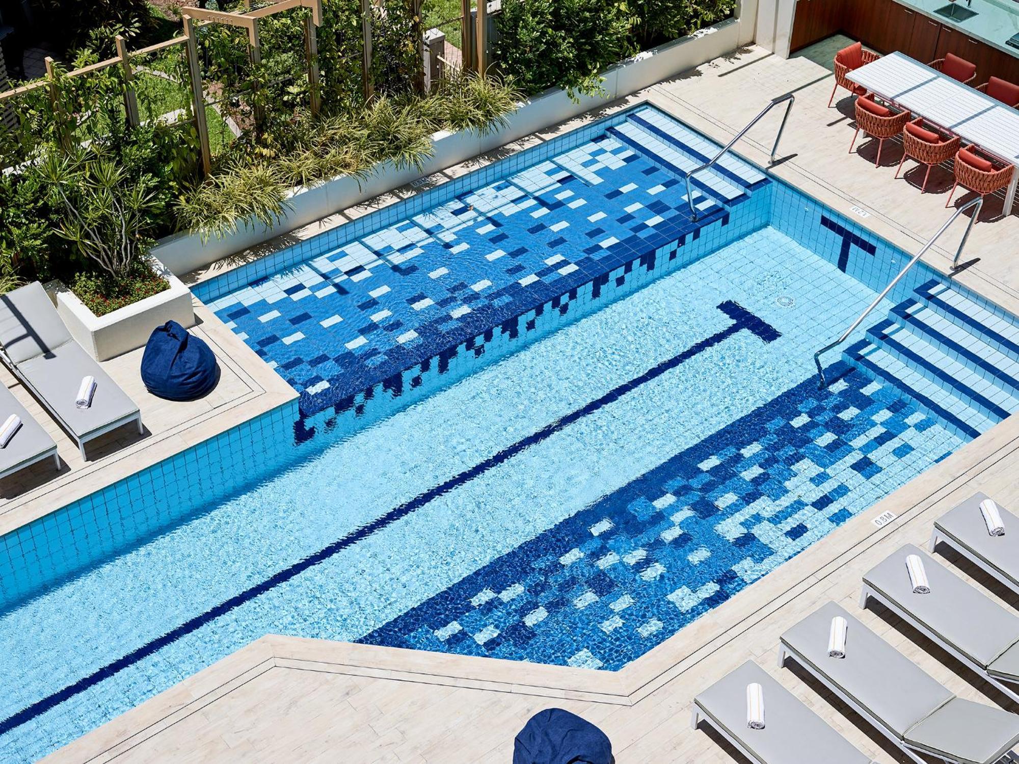 Crystalbrook Bailey Cairns Exterior foto A rooftop pool