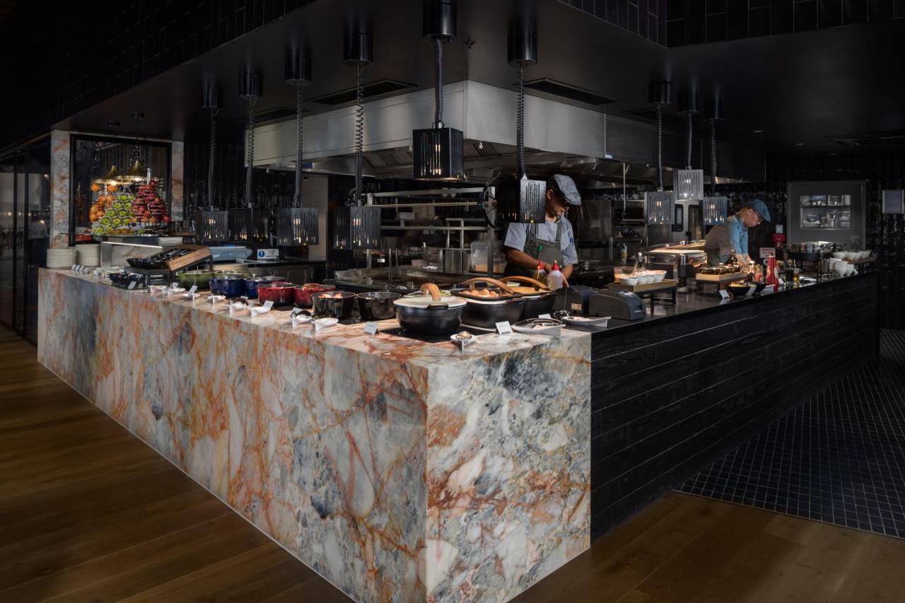 Crystalbrook Bailey Cairns Exterior foto The kitchen at the restaurant