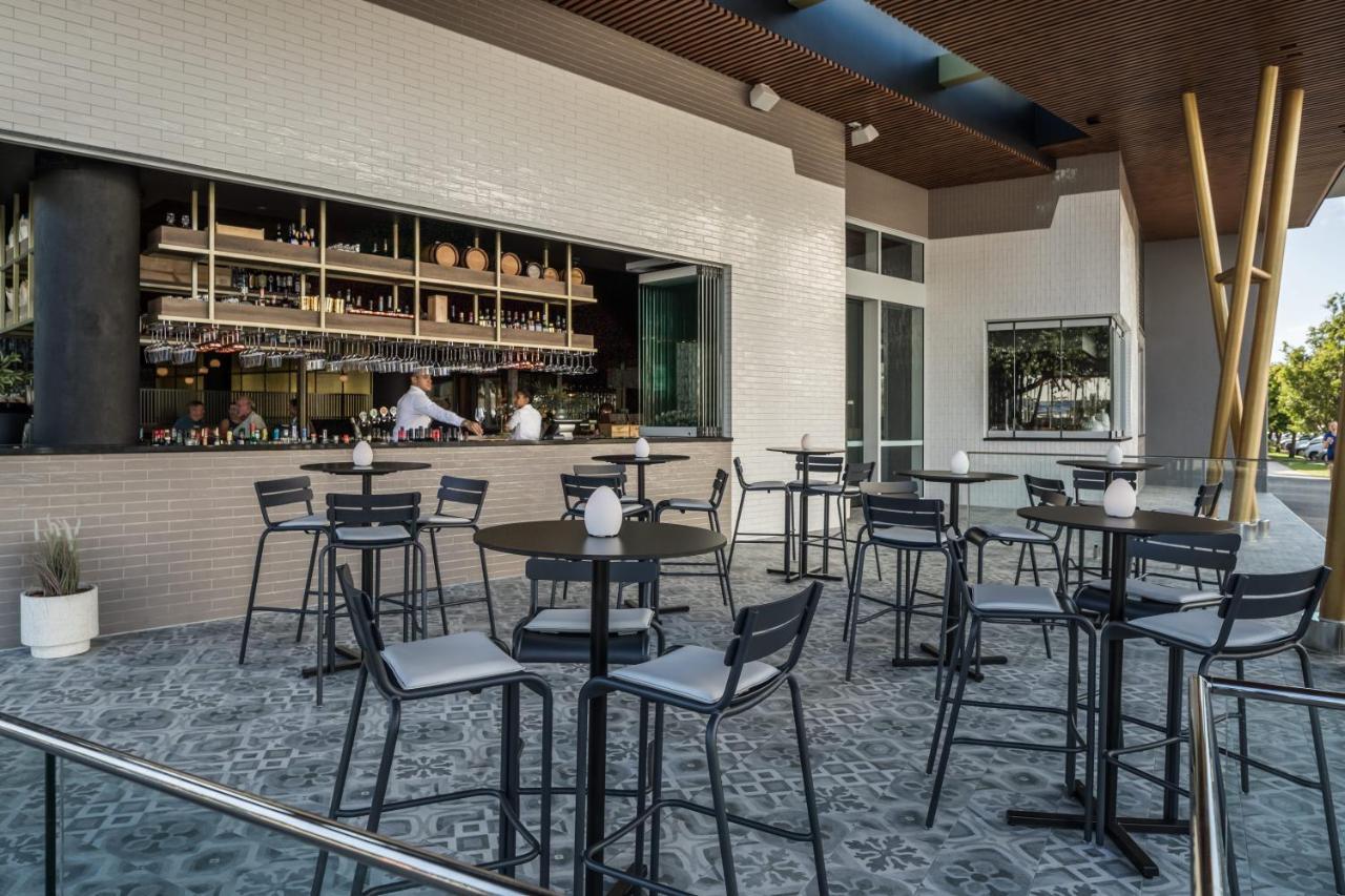 Crystalbrook Bailey Cairns Exterior foto The bar at the Sky Bar