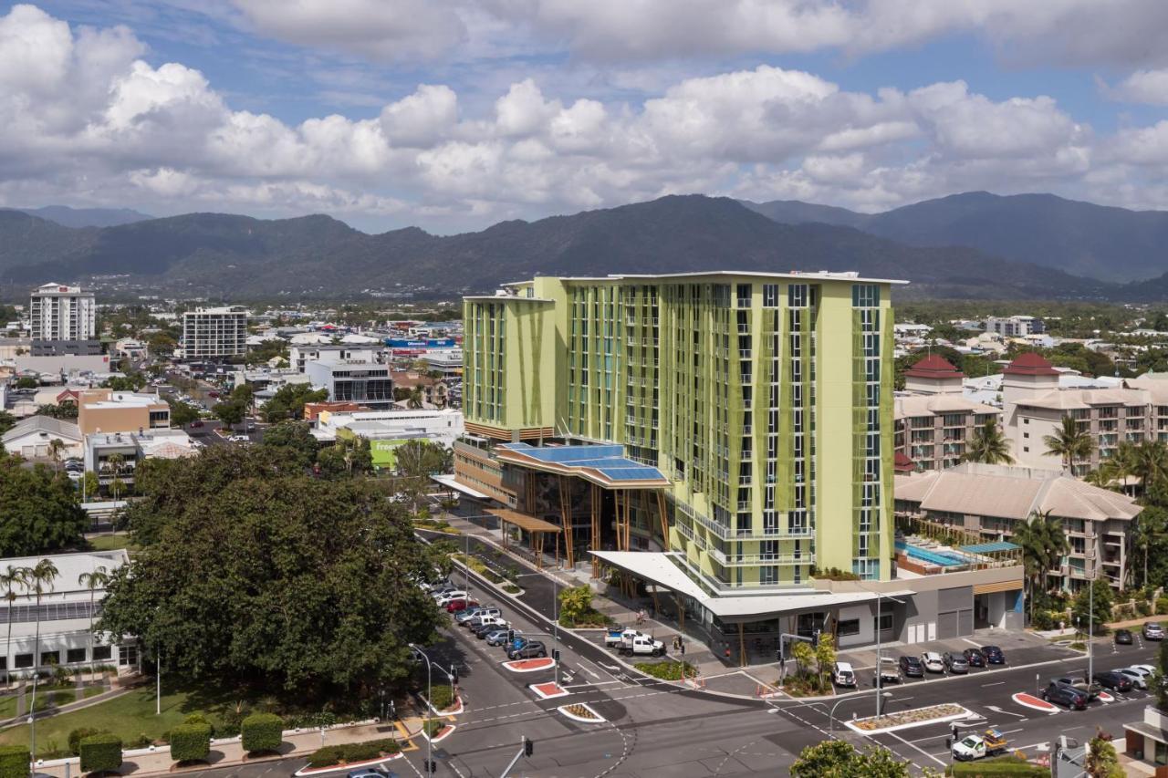 Crystalbrook Bailey Cairns Exterior foto The Village, 2011
